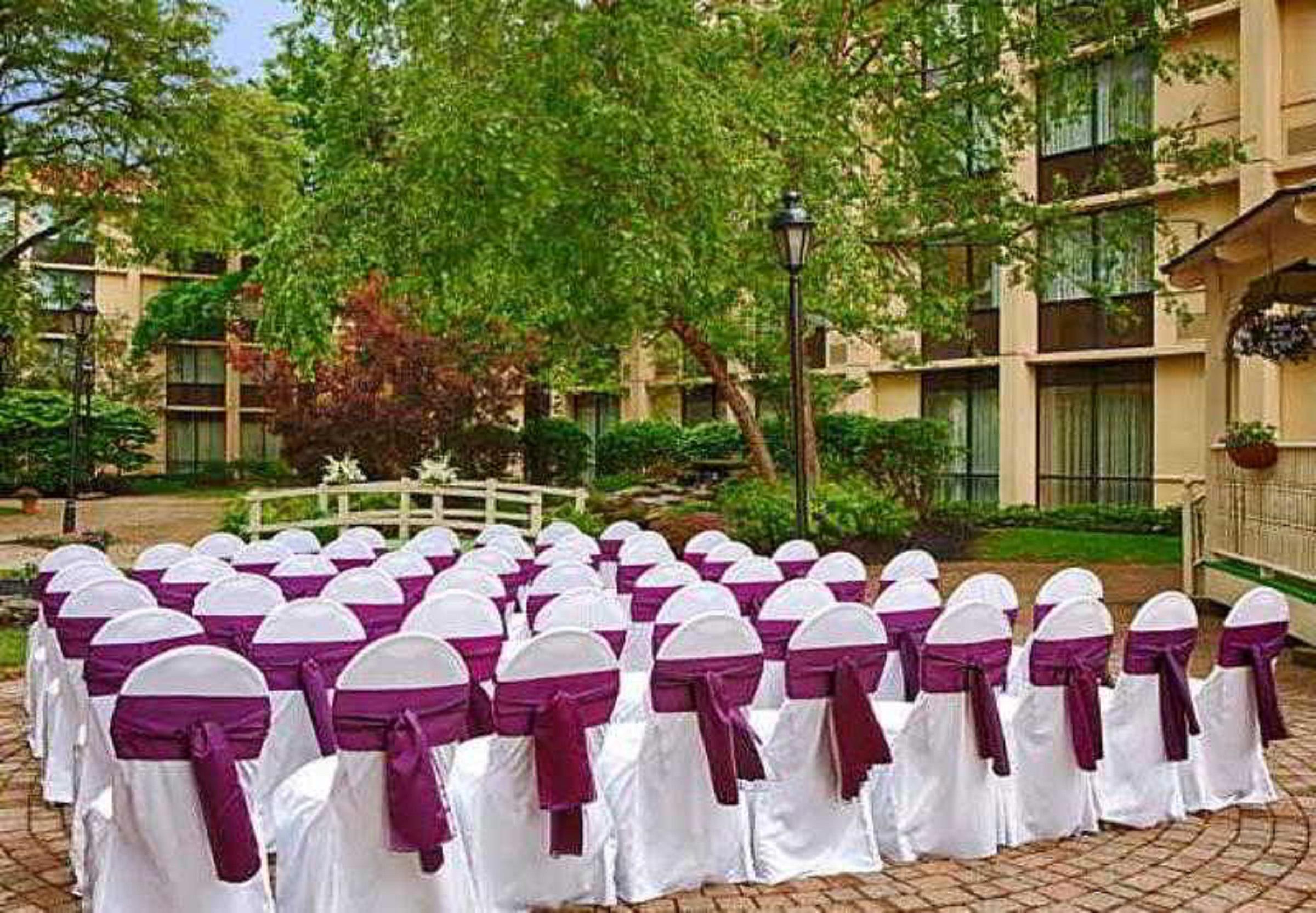 Wyndham Cleveland Airport Hotel Exterior photo