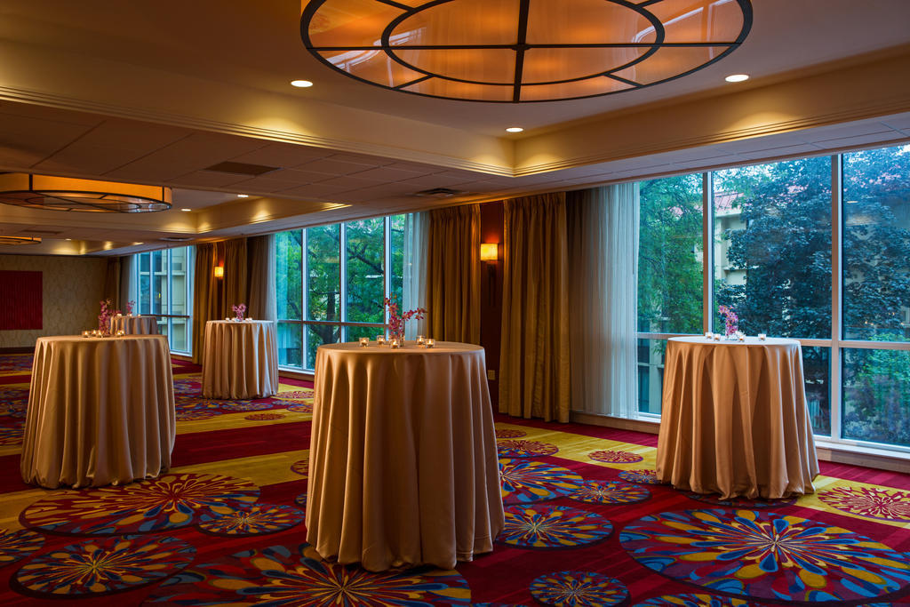 Wyndham Cleveland Airport Hotel Exterior photo