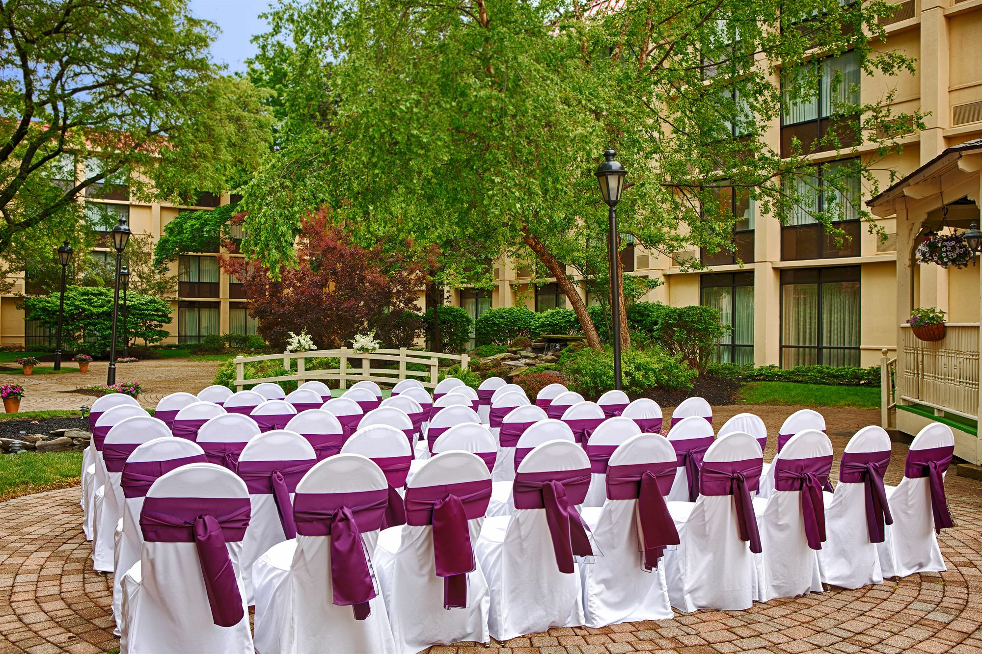 Wyndham Cleveland Airport Hotel Exterior photo